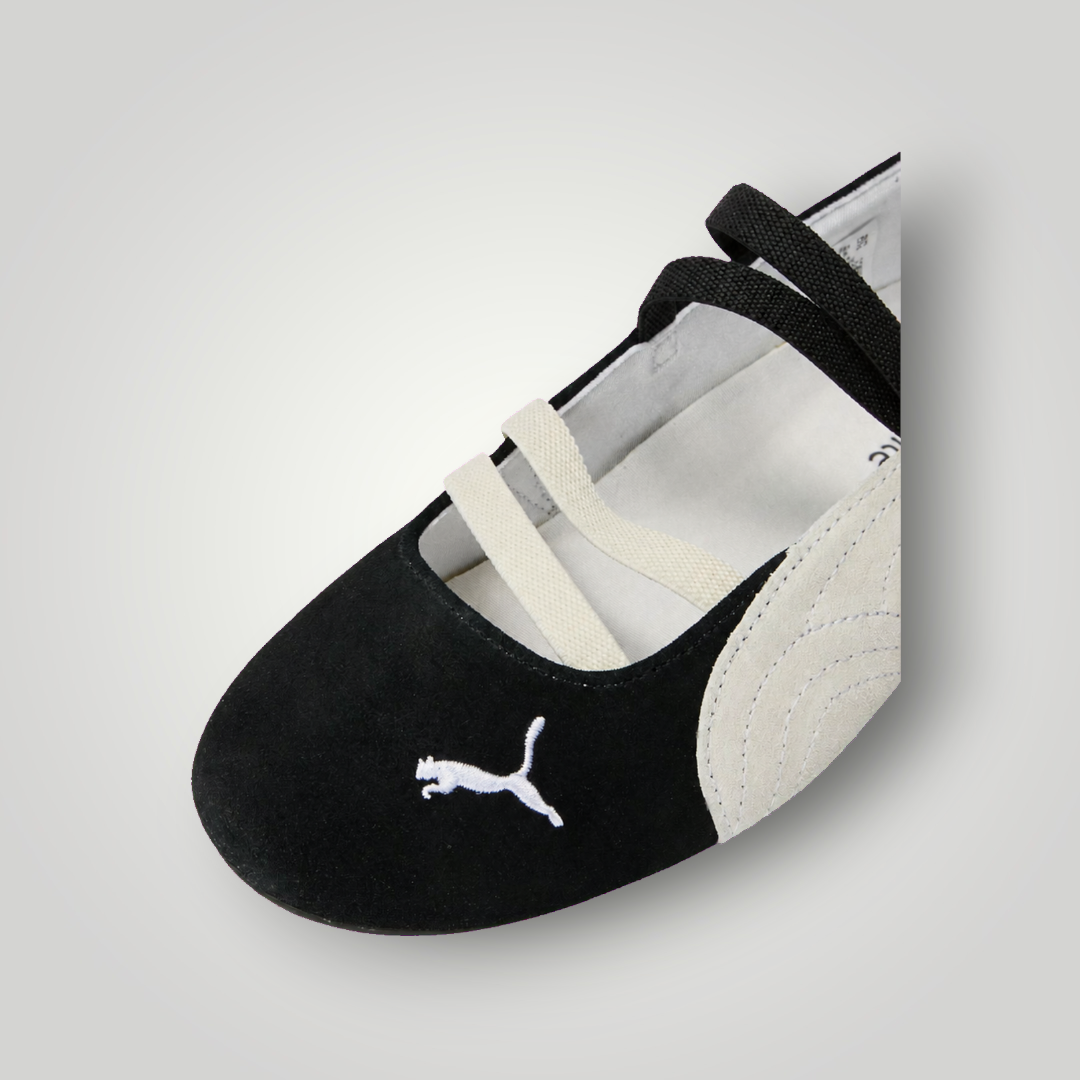 NDO Clothing Puma SPEEDCAT Riemchenballerina aus schwarzem Veloursleder mit weißen Details und elastischen Riemen