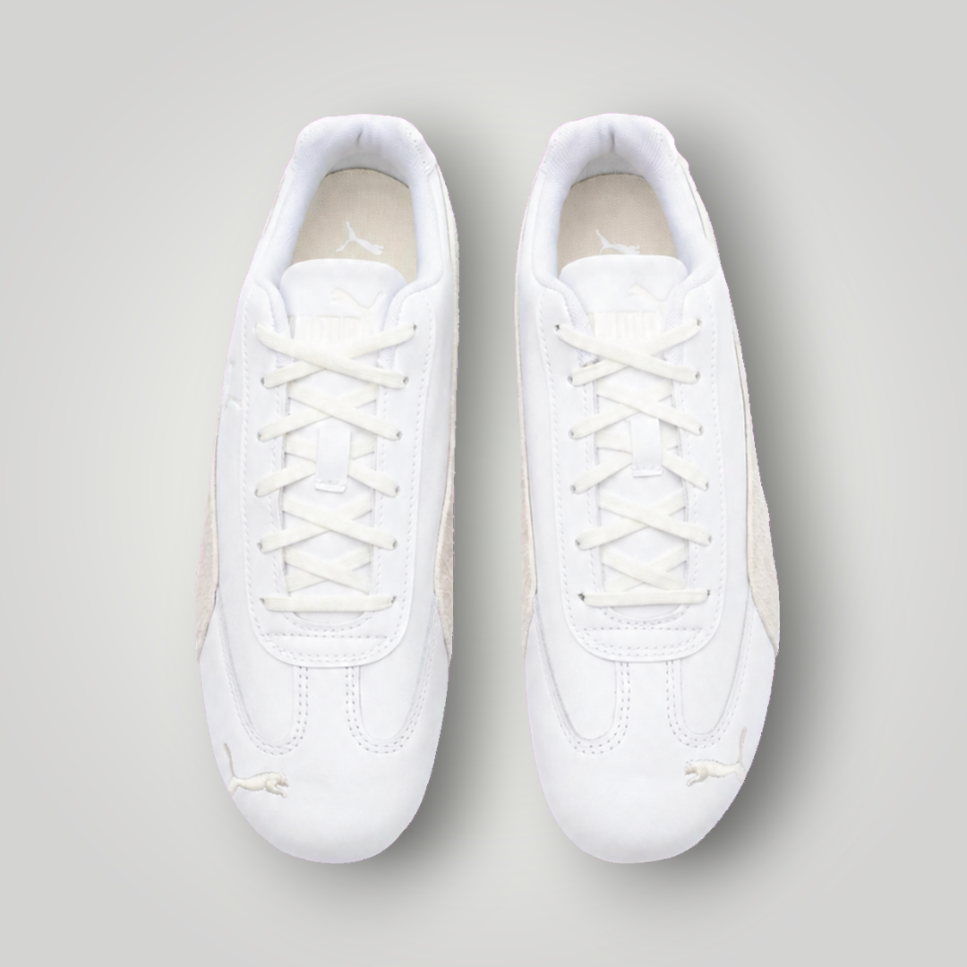 NDO Clothing Puma Speedcat Unisex Sneaker in Weiss und Warmweiss aus Leder und Textil mit flacher Sohle
