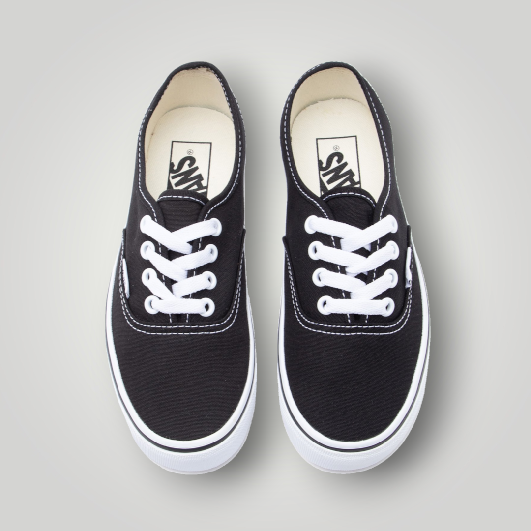 NDO Clothing Vans Authentic Unisex Sneaker aus schwarzem Canvas mit weißer Schnürung und flacher Sohle in Draufsicht