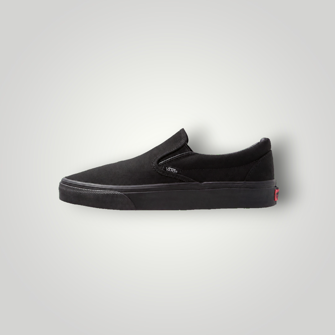 NDO Clothing Vans Classic Slip-On Sneaker in Schwarz aus Canvas mit flacher Gummisohle und seitlichen Elastikeinsätzen