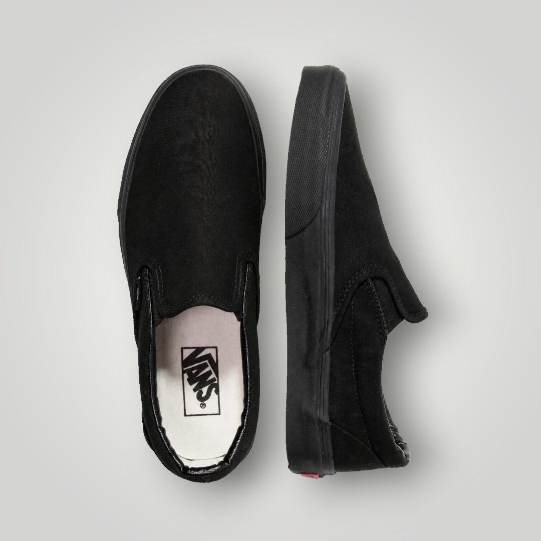 NDO Clothing Vans Classic Slip-On Sneaker in Schwarz aus Canvas mit flacher Gummisohle und elastischen Einsätzen