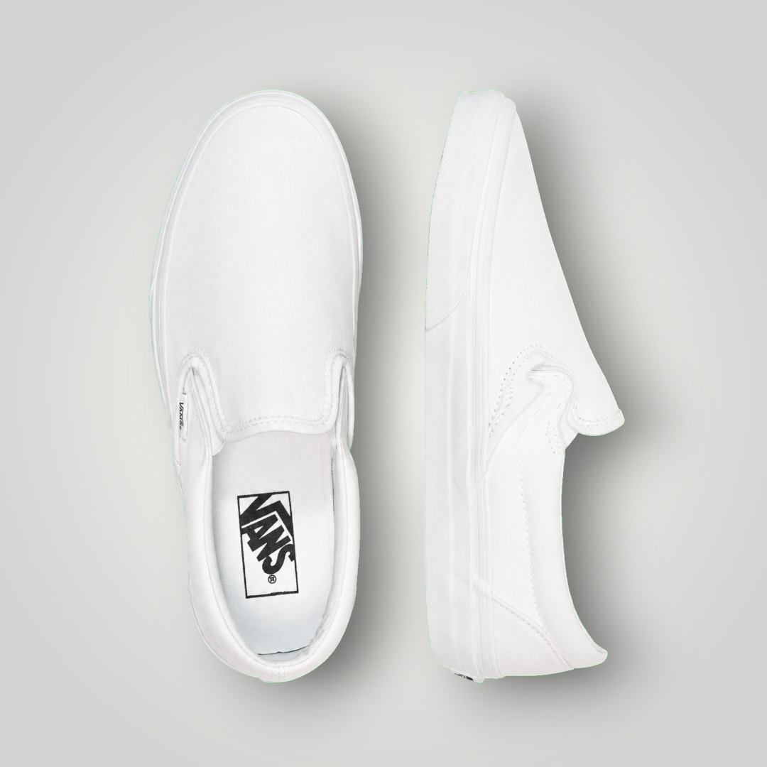NDO Clothing Vans UA Classic Slip-On Sneaker in True White aus Canvas mit elastischen Einsätzen und flacher Sohle