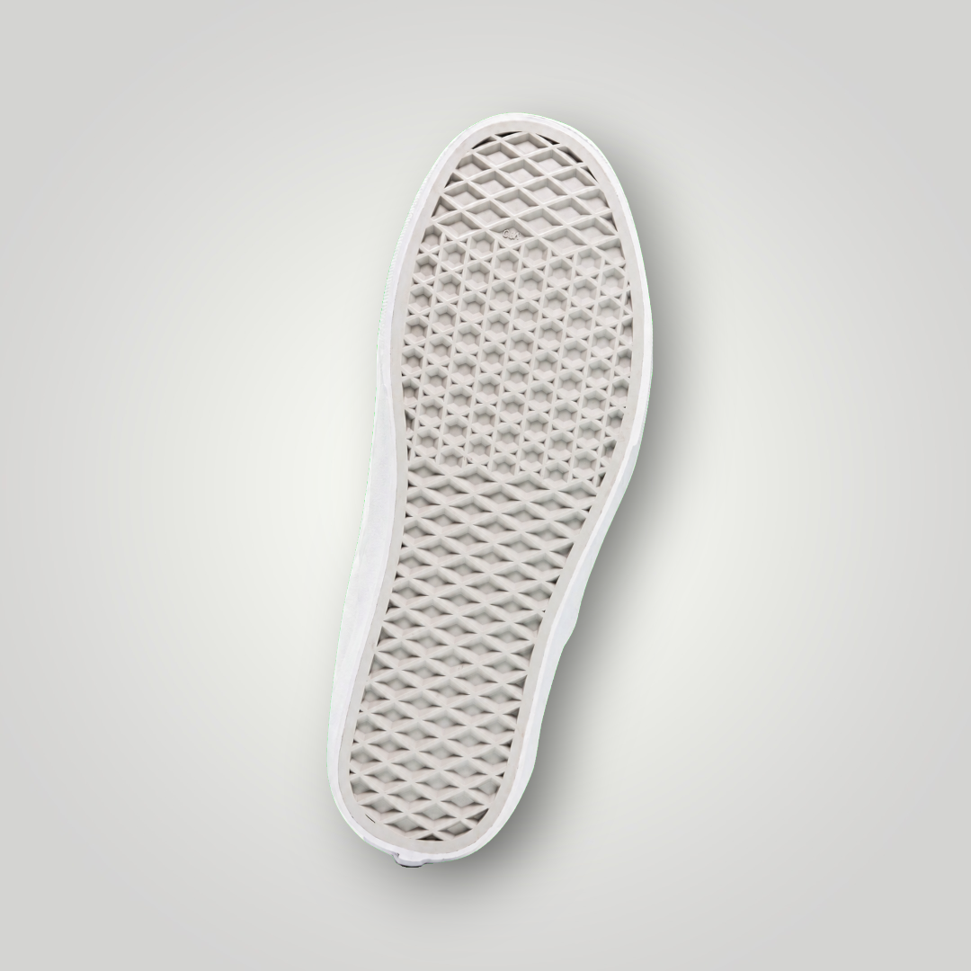 NDO Clothing Vans UA Classic Slip-On Schuhsohle mit charakteristischem Waffelprofil in Weiß