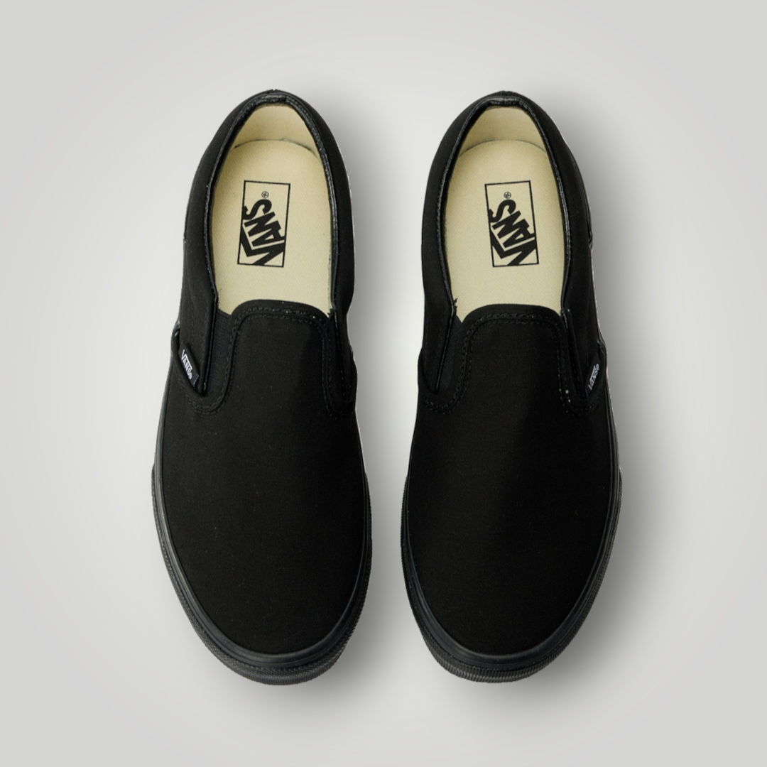 NDO Clothing Vans Classic Slip-On Sneaker in Schwarz aus Textil mit flacher Gummisohle und elastischen Einsätzen