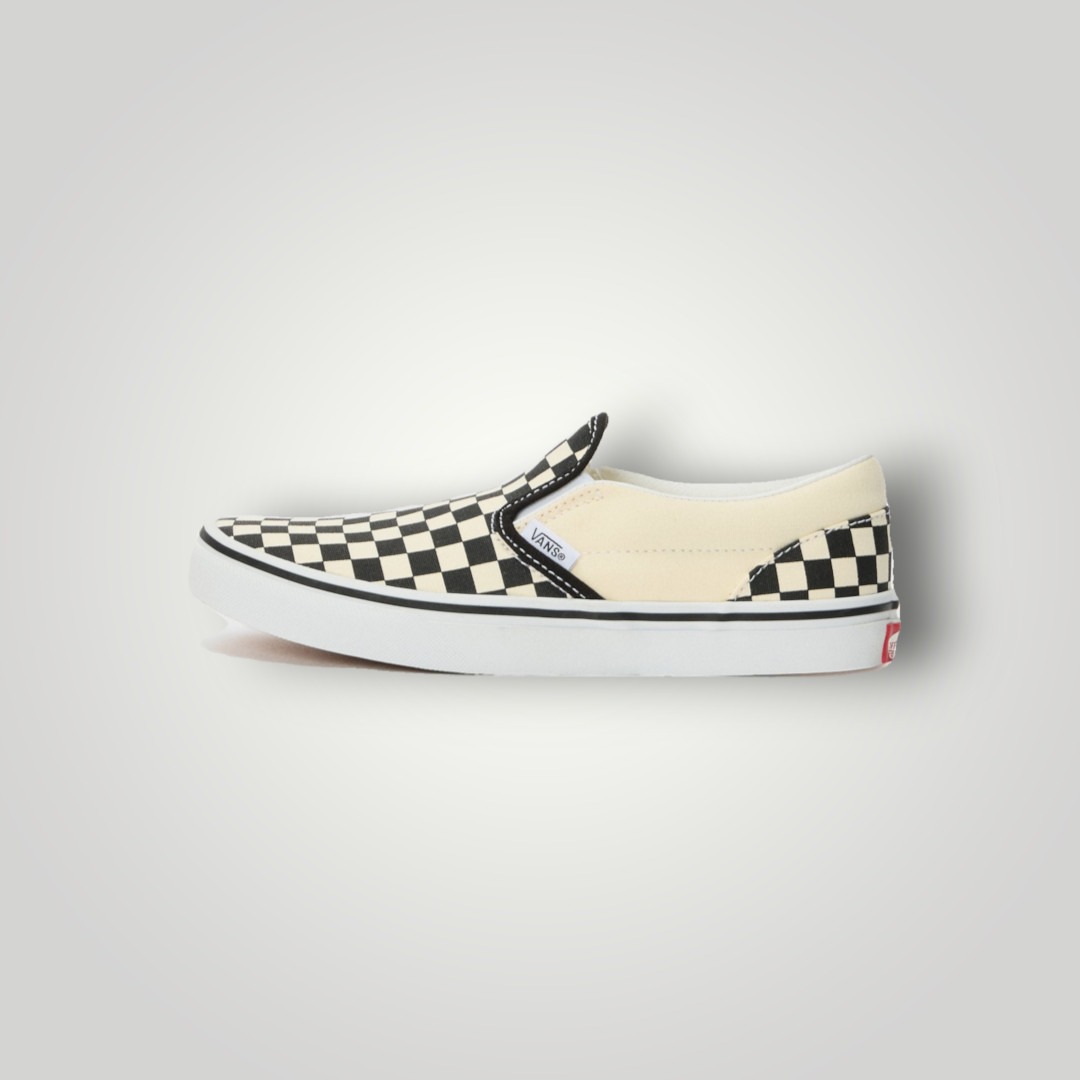 NDO Clothing Vans Classic Slip-On Sneaker aus schwarz-weißem Canvas mit ikonischem Schachbrettmuster und weißer Sohle