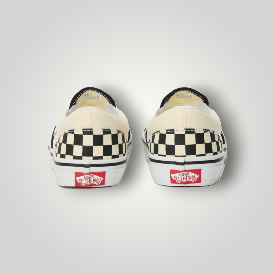 NDO Clothing Vans Classic Slip-On Sneaker in Schwarz-Weiß mit ikonischem Schachbrettmuster und rotem Logo-Patch