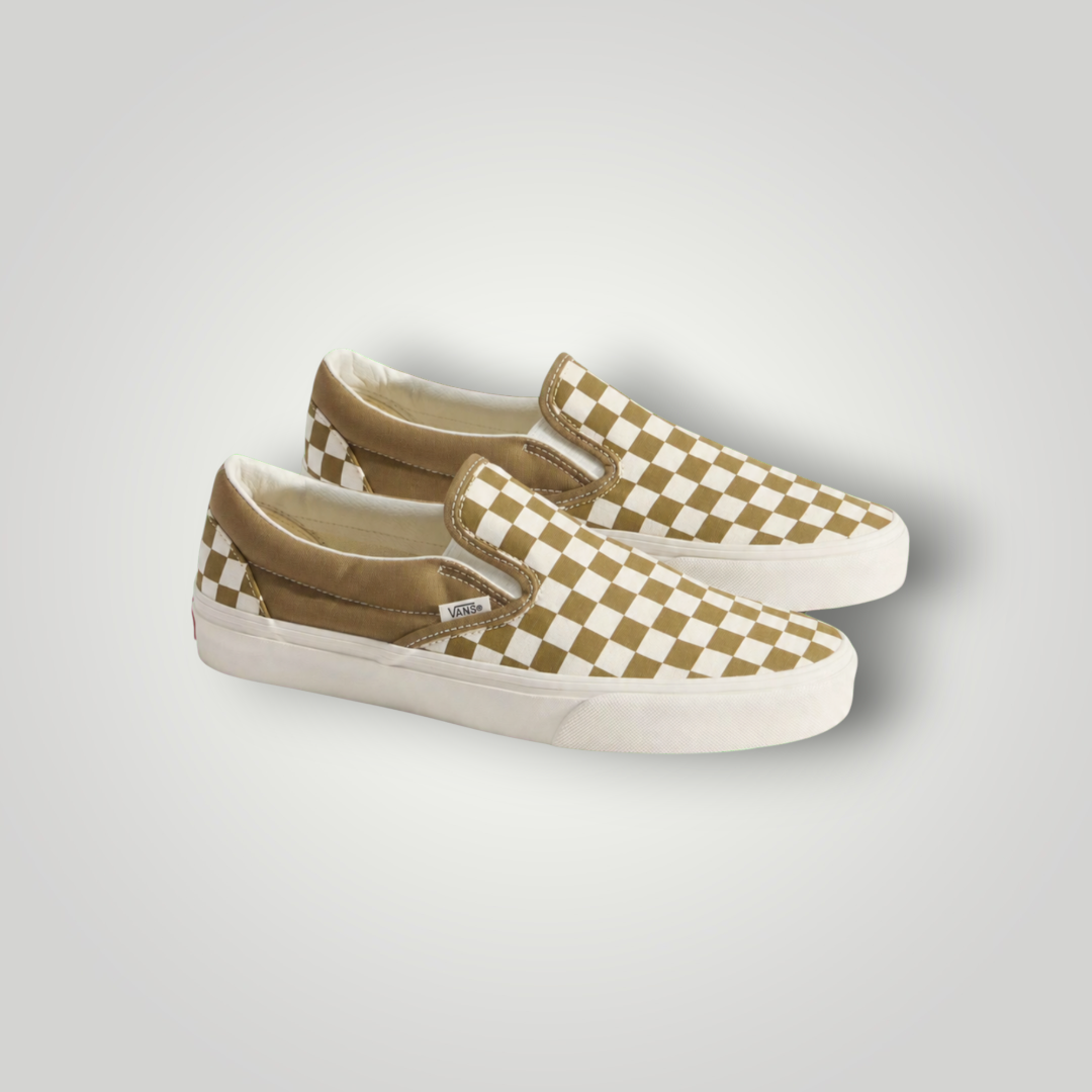NDO Clothing Vans Classic Slip-On Sneaker in mittelbraunem Canvas mit ikonischem Schachbrettmuster und Gummisohle