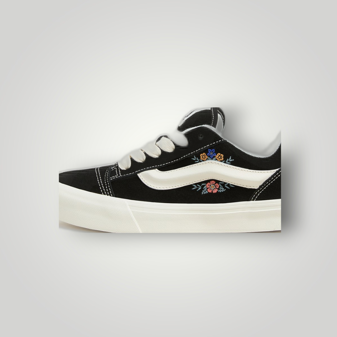 NDO Clothing Vans Knu Skool Sneaker in Schwarz mit weißem Seitenstreifen und floraler Stickerei aus Leder
