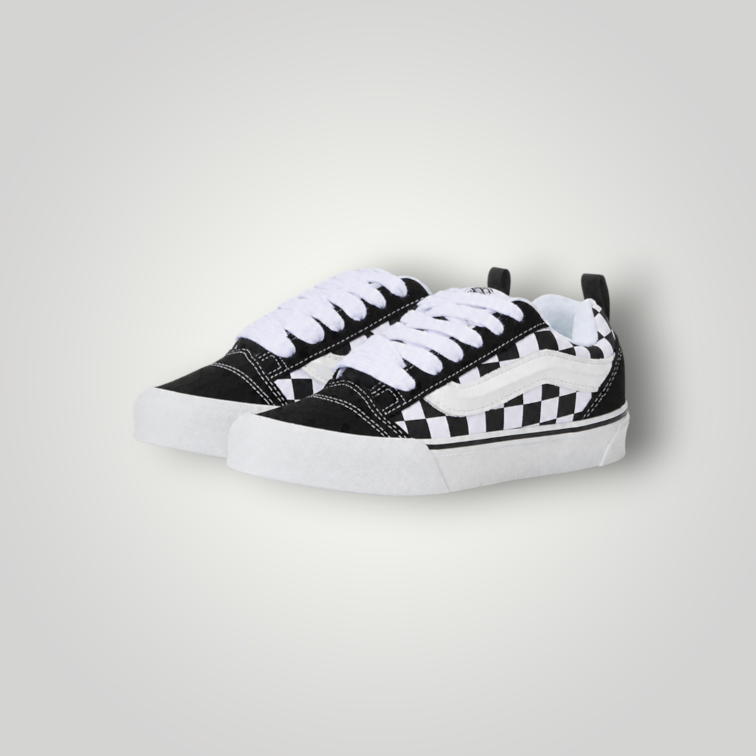 NDO Clothing Vans KNU SKOOL Sneaker in Schwarz und Weiß mit Schachbrettmuster, Schnürung und robuster Gummisohle.
