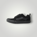 NDO Clothing Vans KNU SKOOL Skateschuh in Triple Black aus Leder und Textil mit charakteristischer Seitenlinie