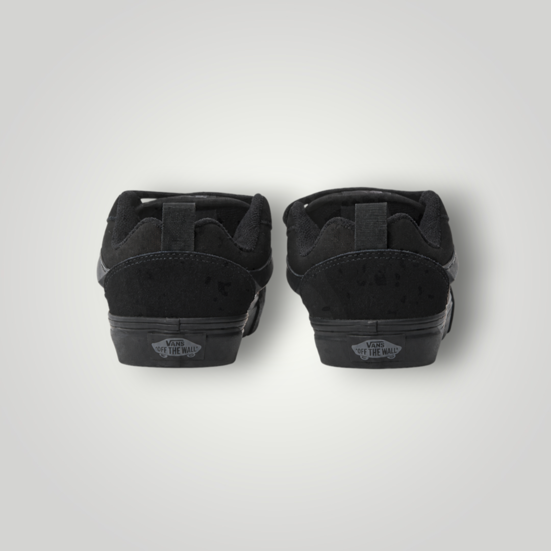 Rückansicht der schwarzen Vans KNU SKOOL Unisex Skateschuhe aus Leder und Textil von NDO Clothing
