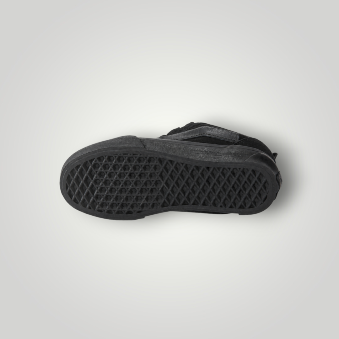 NDO Clothing Vans KNU SKOOL Skateschuh in Triple Black mit charakteristischer Waffelprofil-Außensohle aus Kunststoff