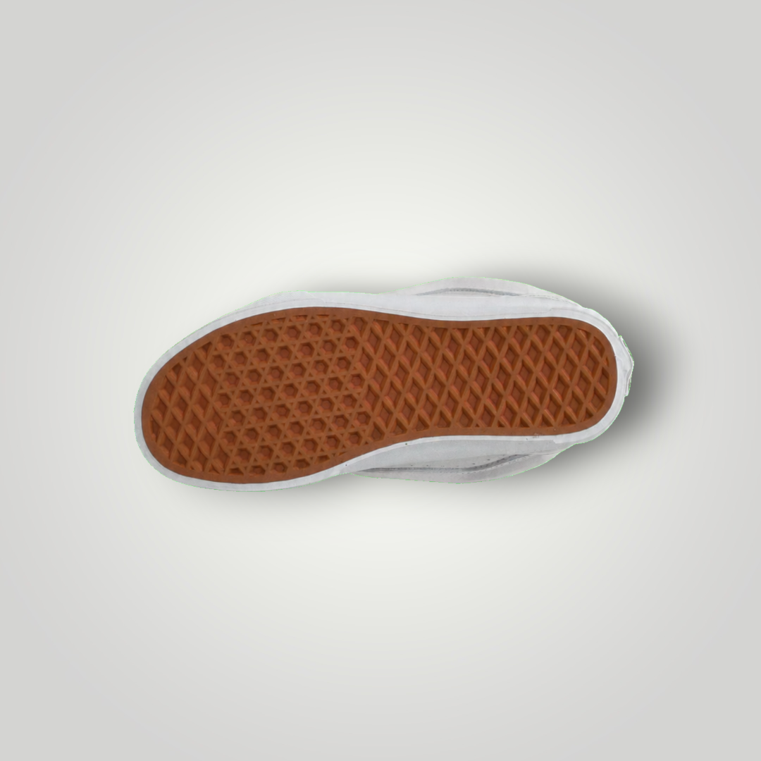 NDO Clothing Vans KNU SKOOL Skateschuh in Weiß mit charakteristischer brauner Waffel-Gummisohle von unten