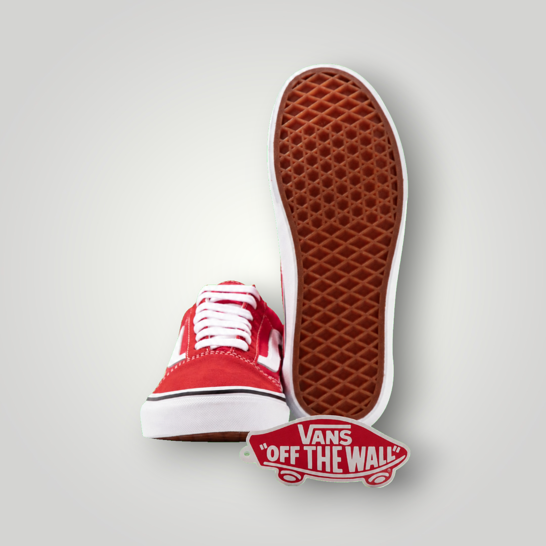 NDO Clothing Vans Old Skool Sneaker in Racing Rot mit weißem Seitenstreifen und charakteristischer Waffelsohle