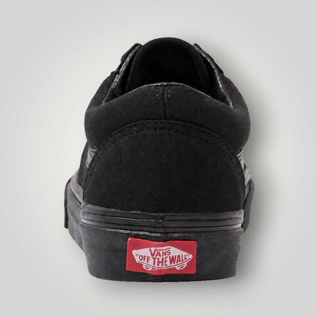 NDO Clothing Vans Old Skool Sneaker in Schwarz aus Canvas mit verstärkter Ferse und rotem Logo-Patch an der Sohle