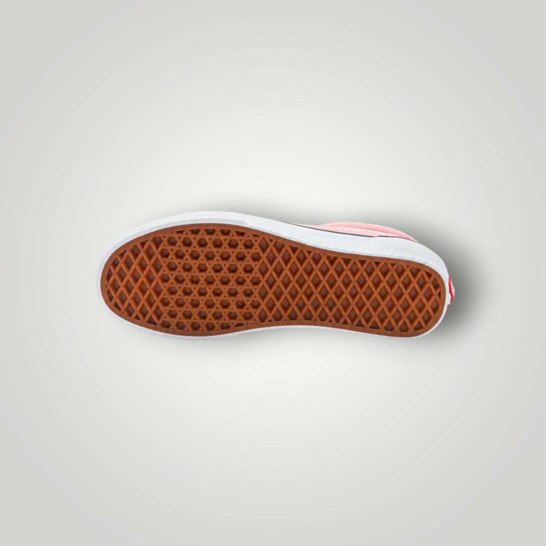 NDO Clothing Vans Old Skool Sneaker in Puderrosa mit charakteristischer brauner Waffelprofil-Gummisohle von unten