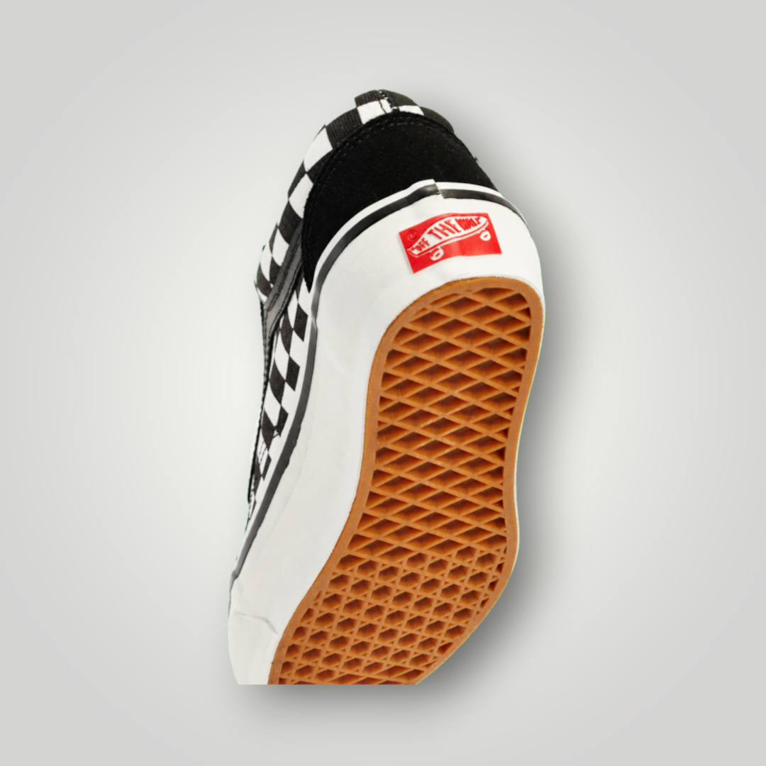 NDO Clothing Vans Premium Old Skool Sneaker in Schwarz-Weiß mit kariertem Muster und charakteristischer Waffelsohle