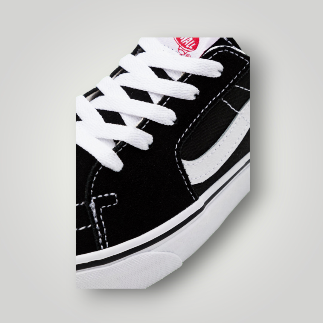 NDO Clothing Vans SK8 Low Sneaker in Schwarz und Weiß mit Schnürung und charakteristischem Seitenstreifen